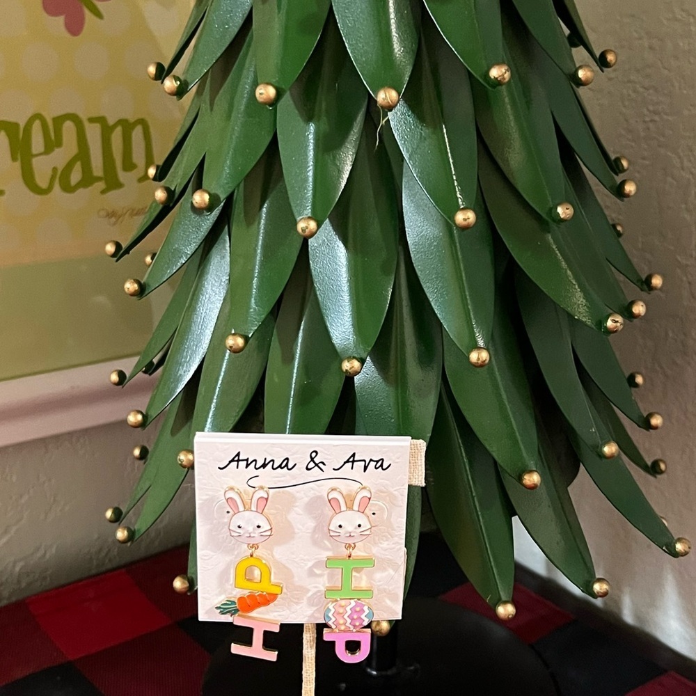 Anna & Ava Green Bunny Hip Hop Drop Earrings NWT #JW7
